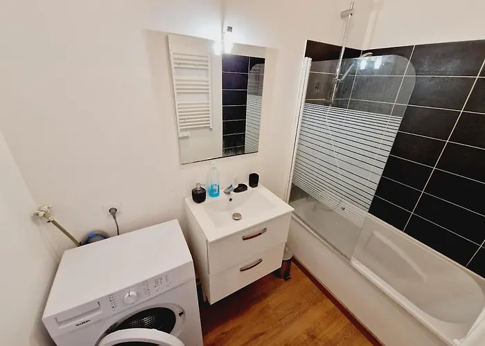 Apartment F3 Close To Fully Equipped Center