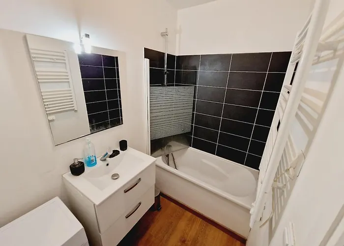 Apartment F3 Close To Fully Equipped Center *