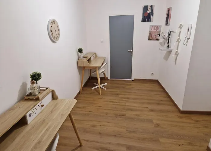 F3 Close To Fully Equipped Center Apartment *